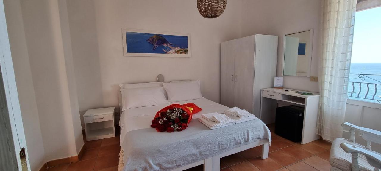 Villa Bina Sea Hotel Sant'Angelo  Екстериор снимка