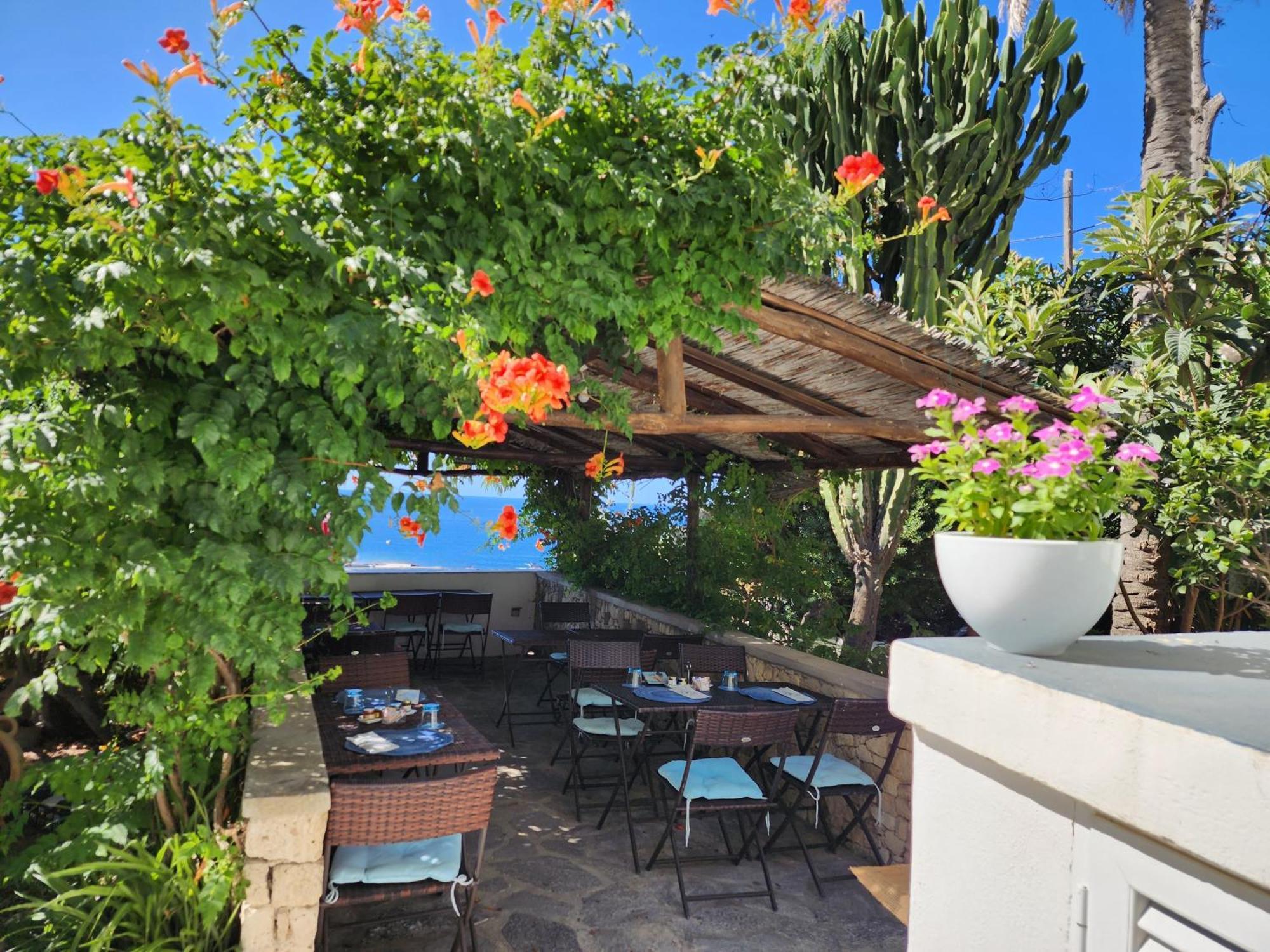 Villa Bina Sea Hotel Sant'Angelo  Екстериор снимка